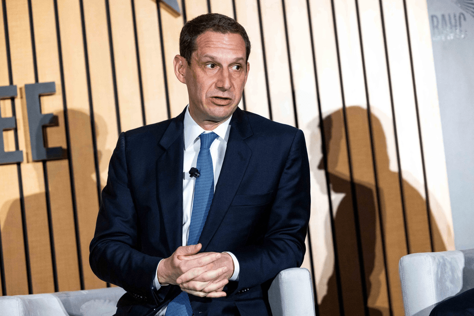 Lurie, riding high on Super Bowl, meets his kryptonite: Organized labor